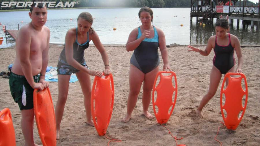 RATOWNICY ĆWICZĄ NA PLAŻY...